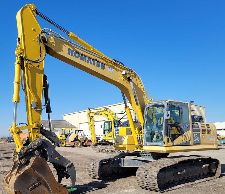 2019 Komatsu PC240LC-11