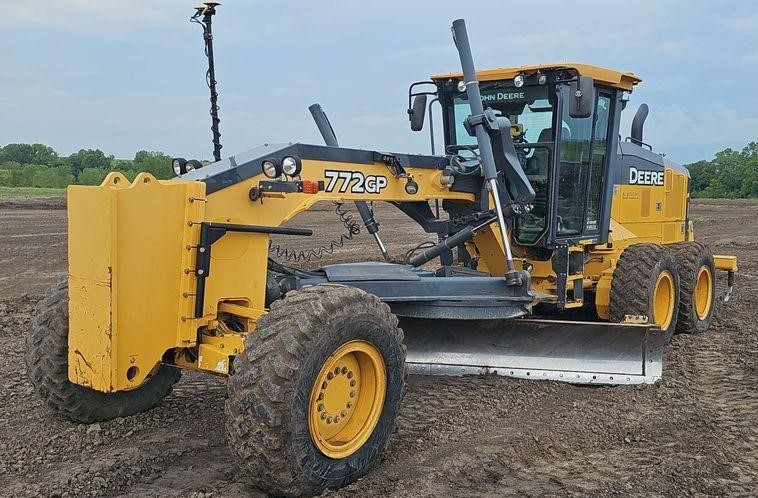 2014 John Deere 772GP