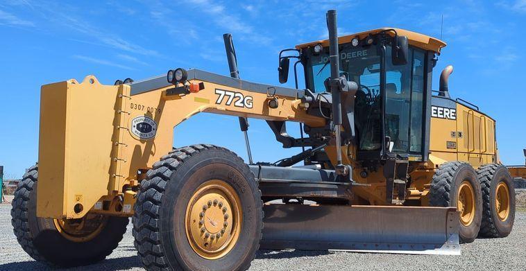 2011 John Deere 772GP