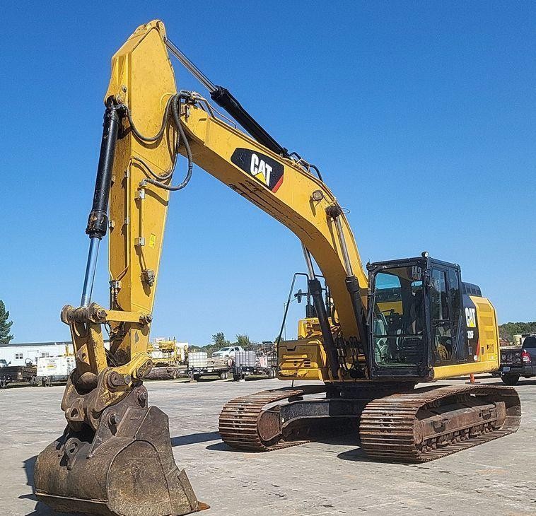 2019 Caterpillar 326F